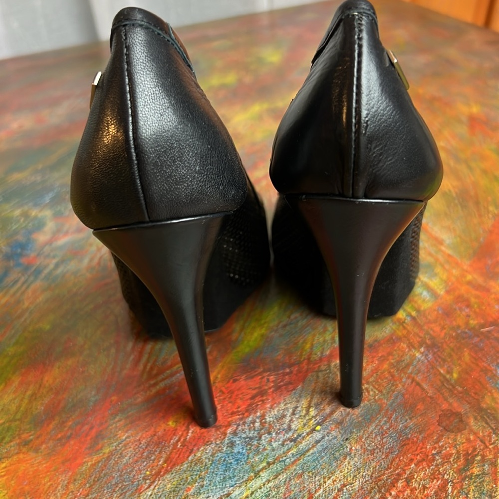 Gianfranco Ferre perforated open peep toe heel 4.5" black Sz. 39 pumps leather - Picture 7 of 17